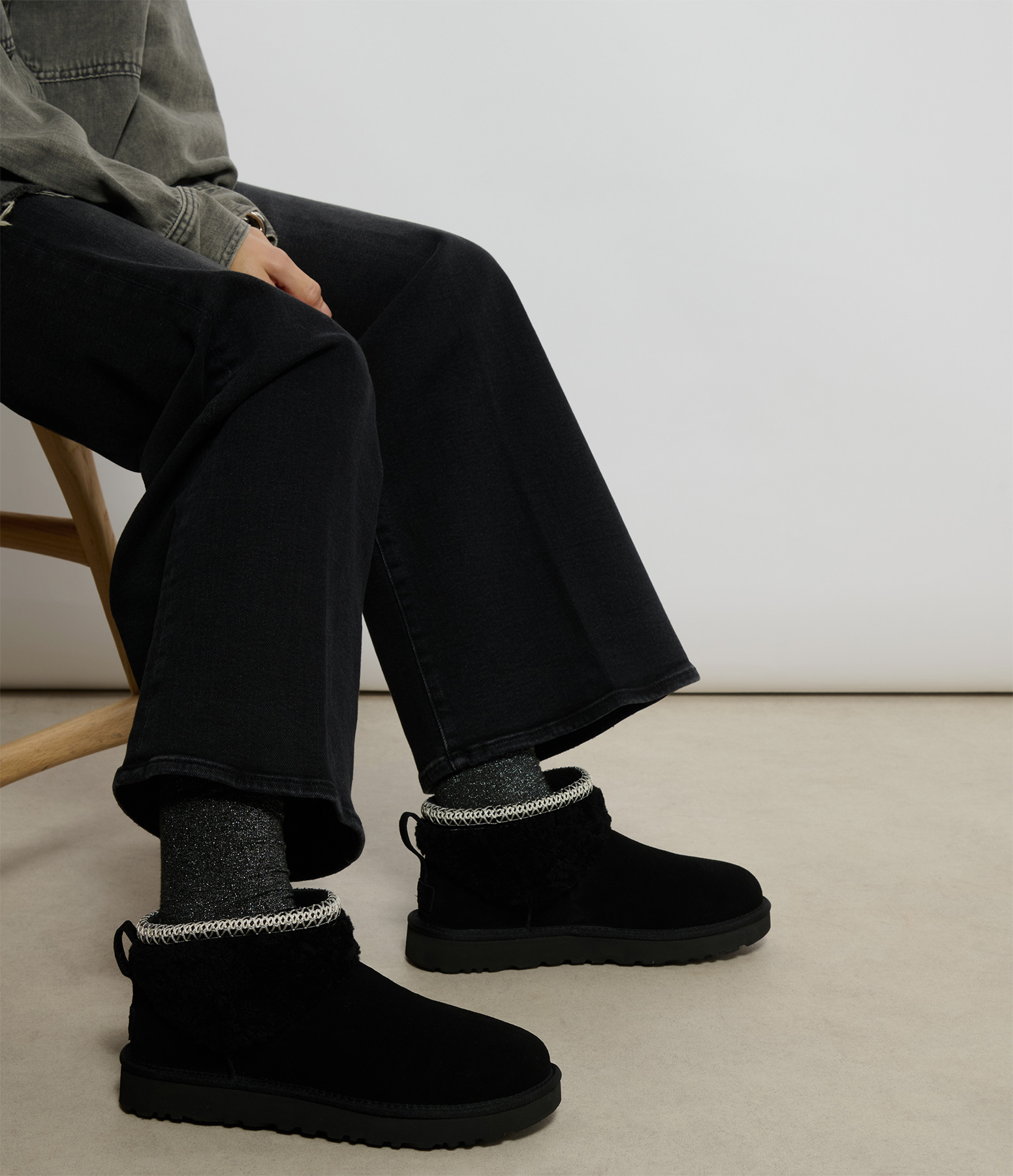 Maxi Curly Black Slippers