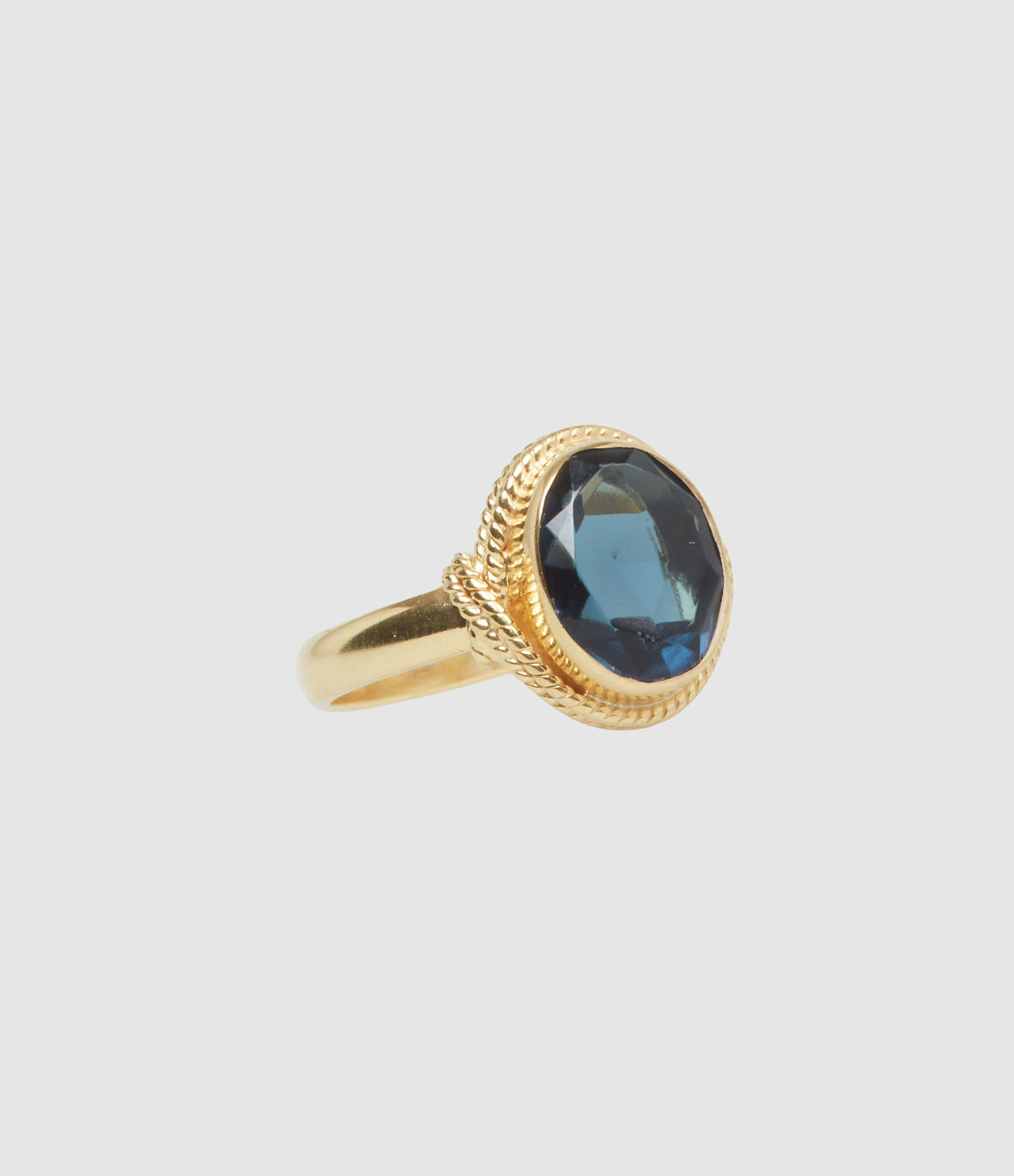 Sphinx Iolite 'Mignonnerie' Ring
