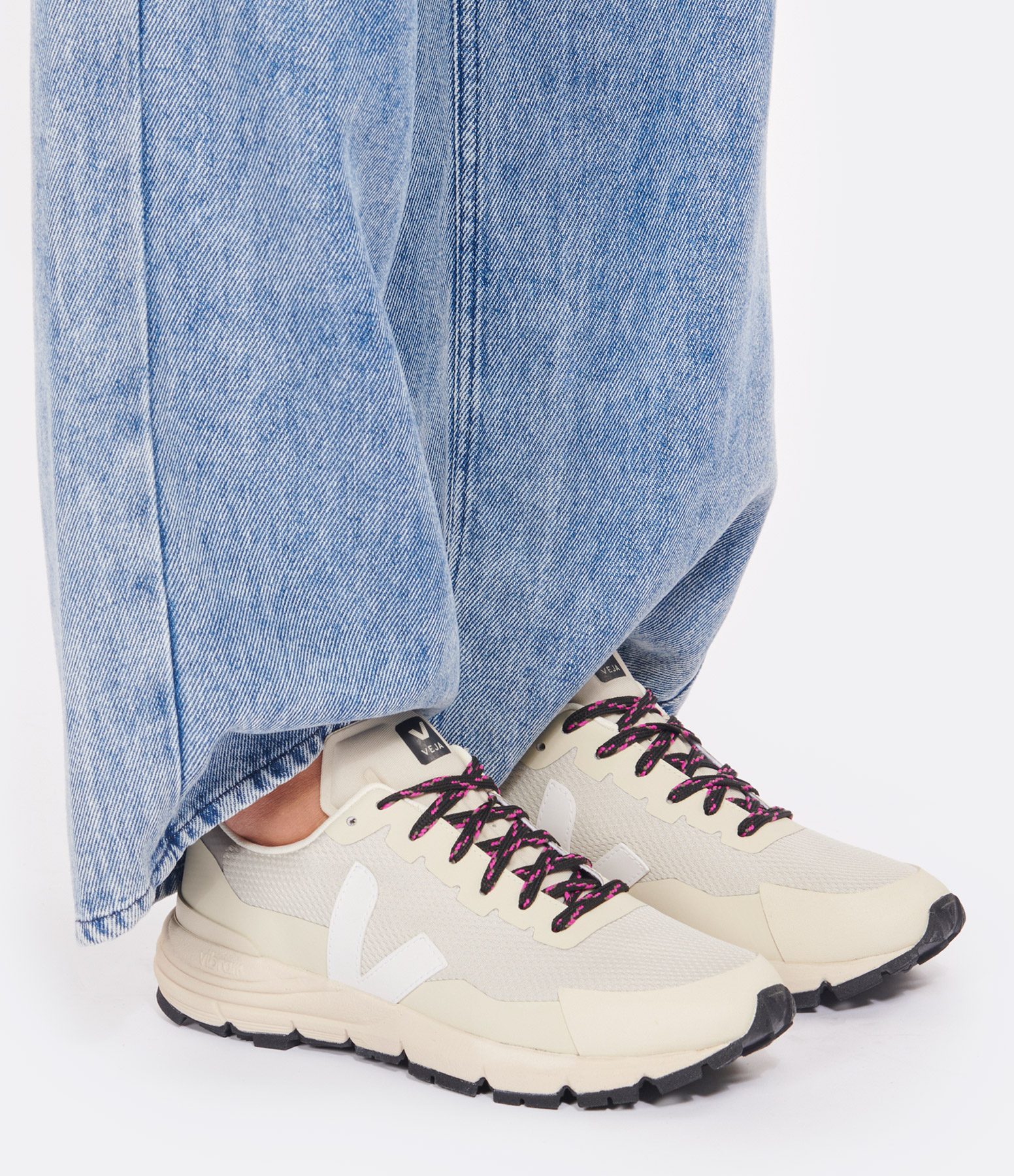 Dekkan Alveo Mesh Natural White Trainers