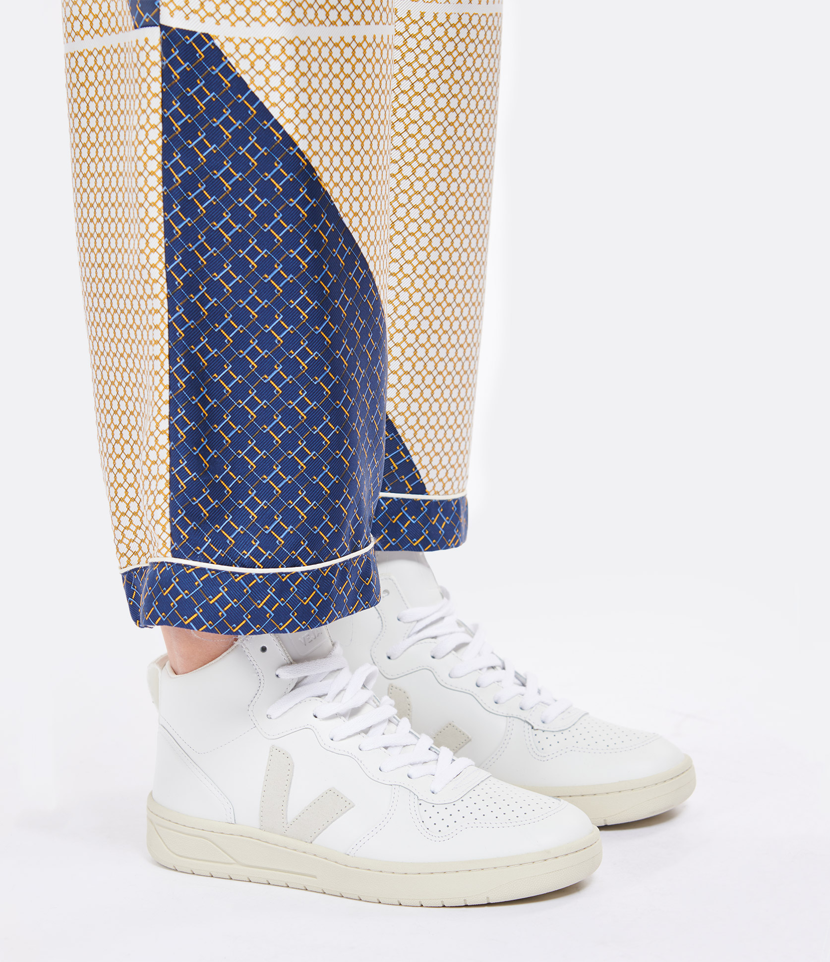 V-15 Extra White Leather Trainers