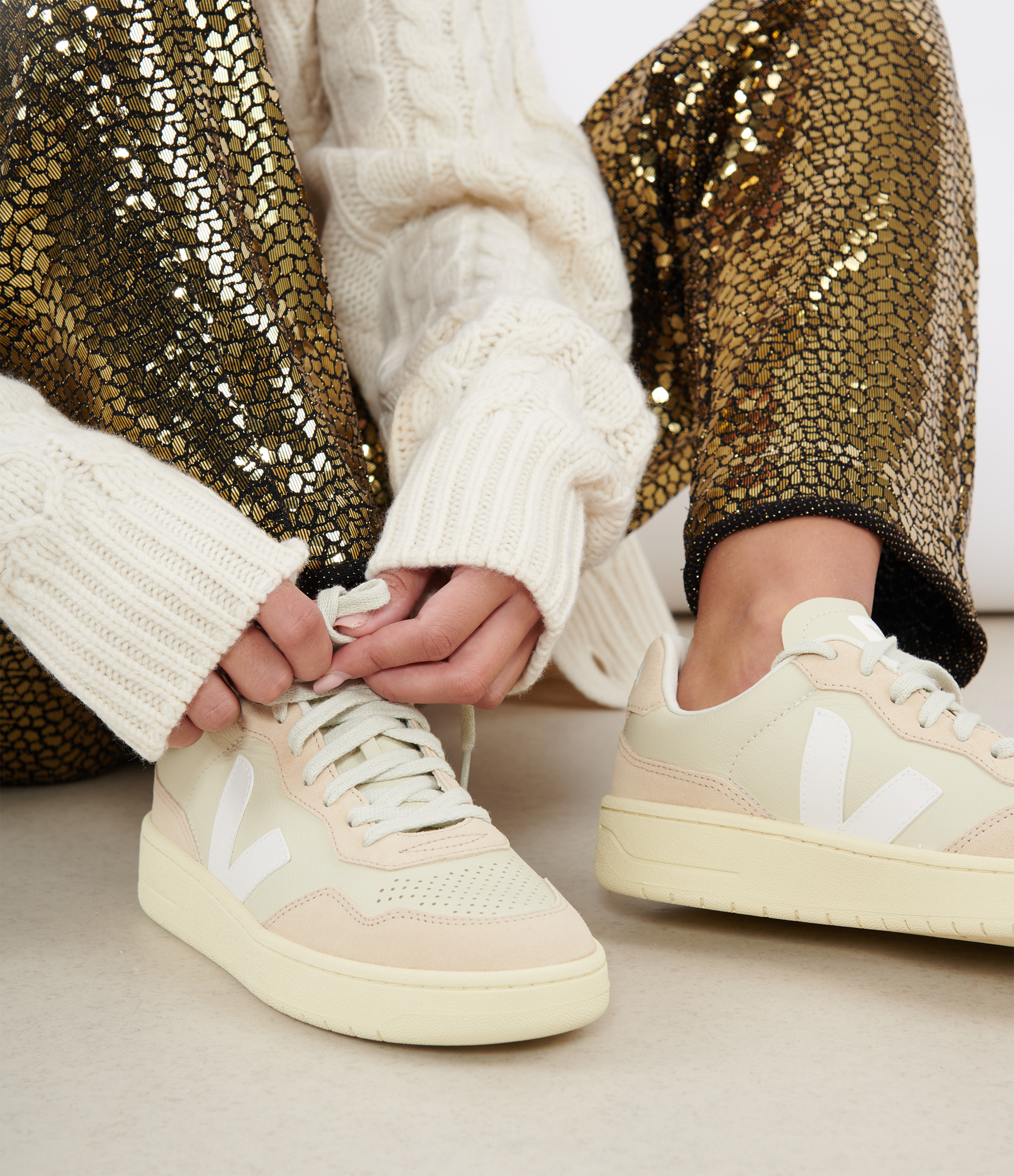 V-90 Pierre White trainers