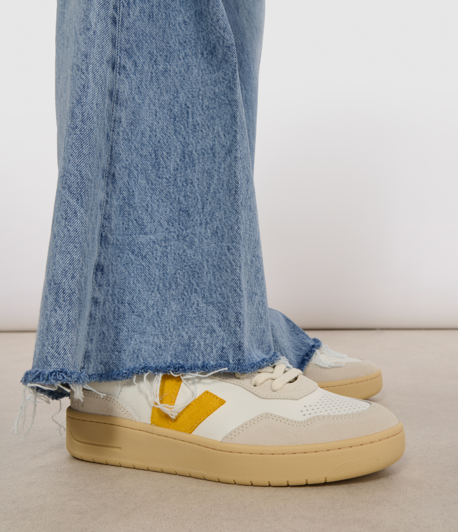 V 90 Trainers in Extra White and Natural Tuscany