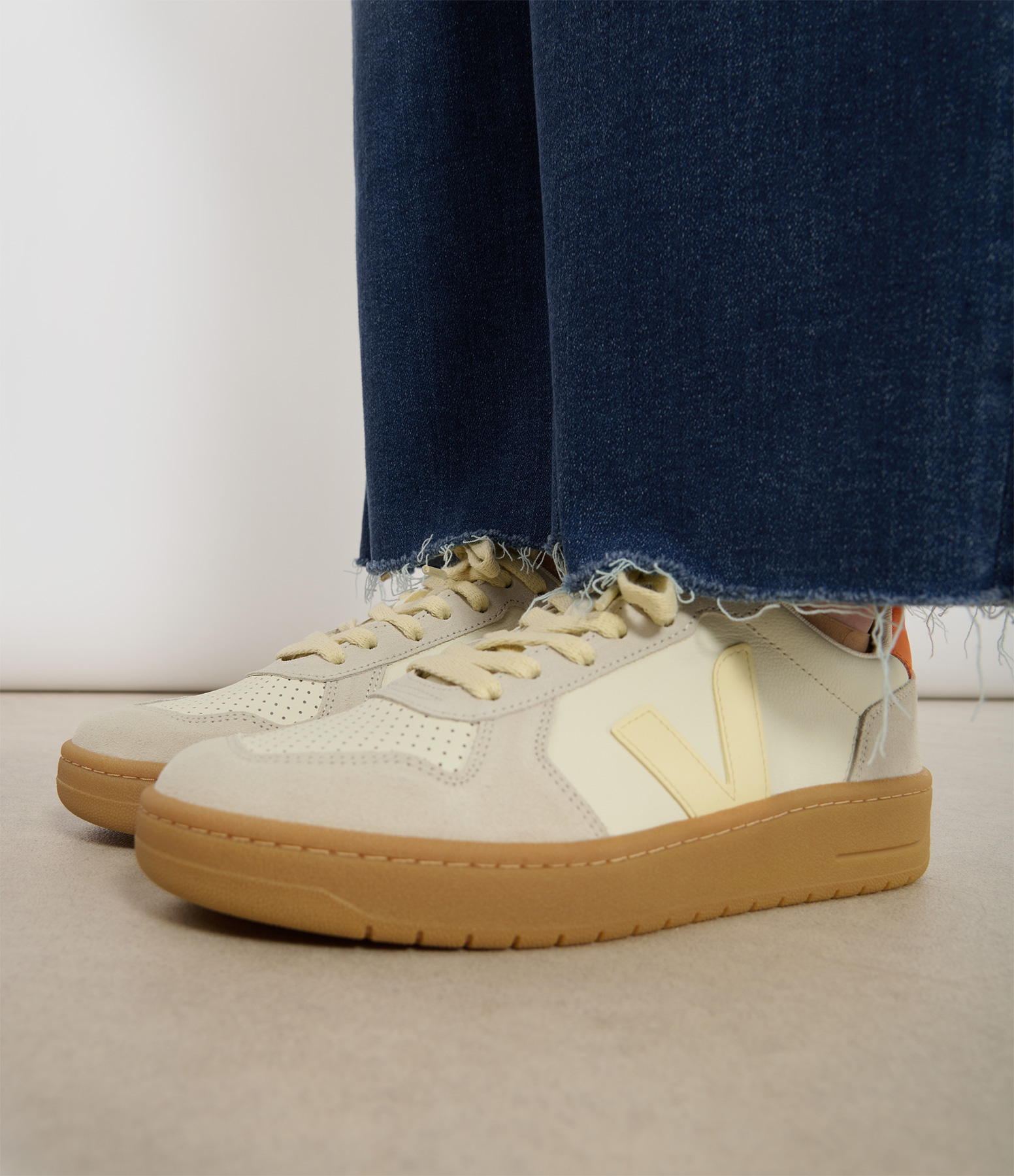 V 82 Pure Calcaire Fury trainers