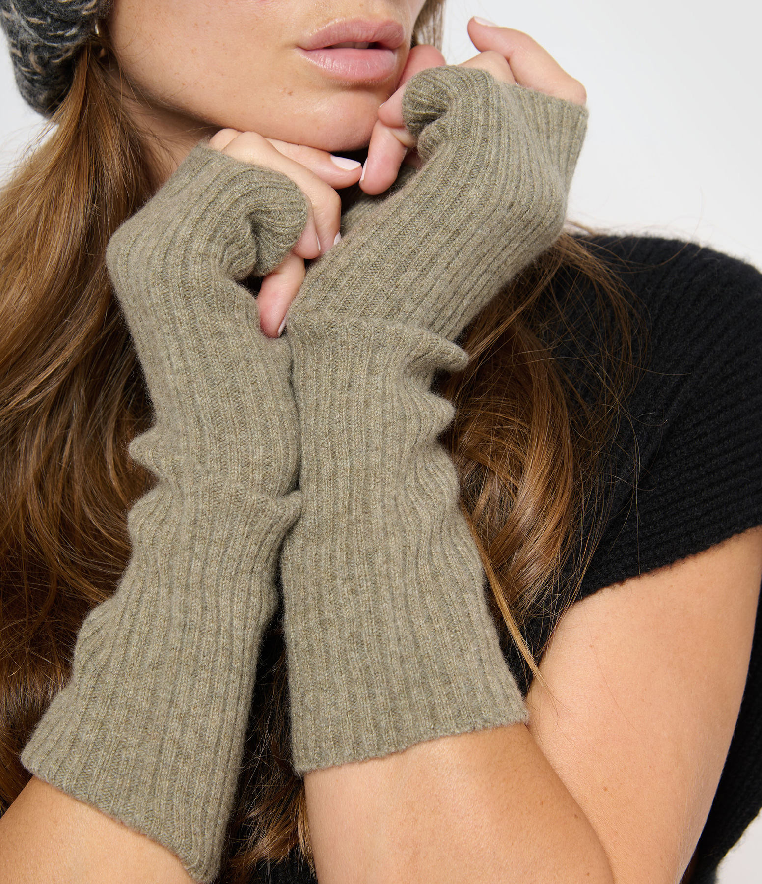 Knokke Cashmere Mittens in Heathered Khaki