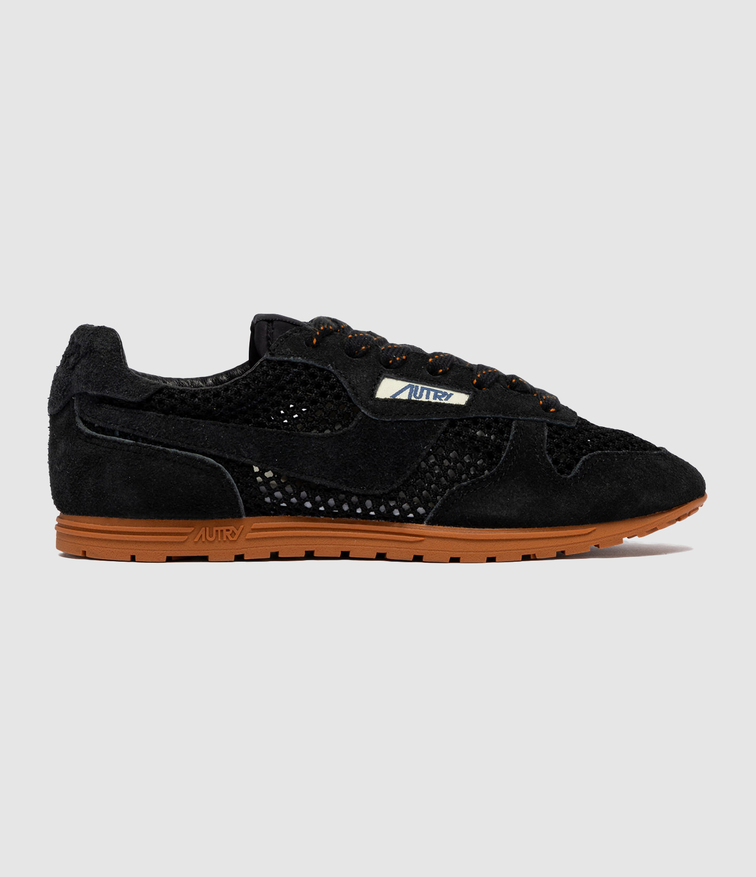 Windspin Low Knit Sue Black trainers