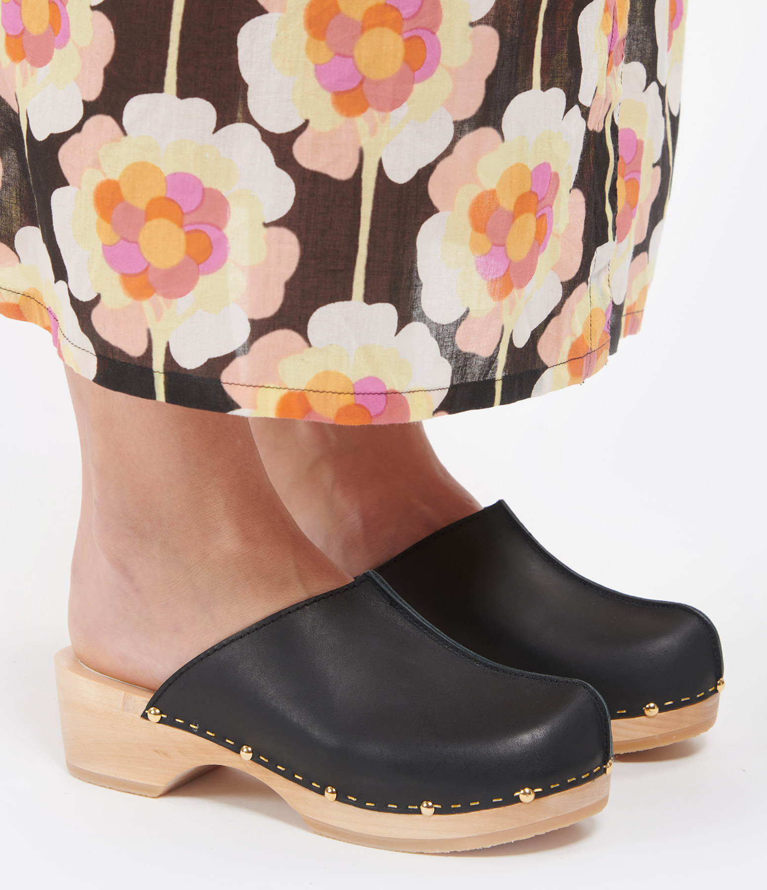 Yssa Clogs – Wood and Black Leather