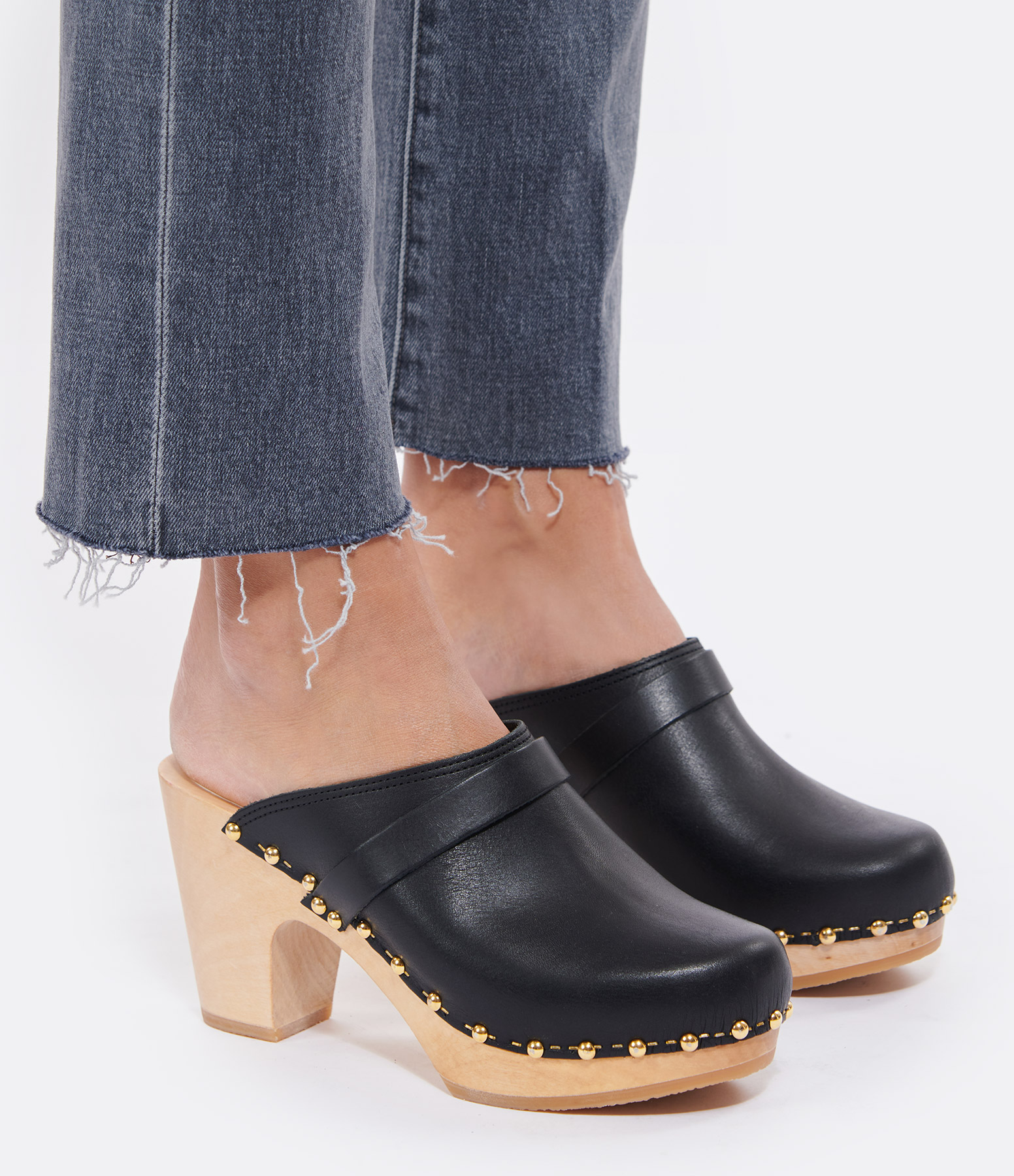Yrma Rock Clogs – Wood and Black Leather