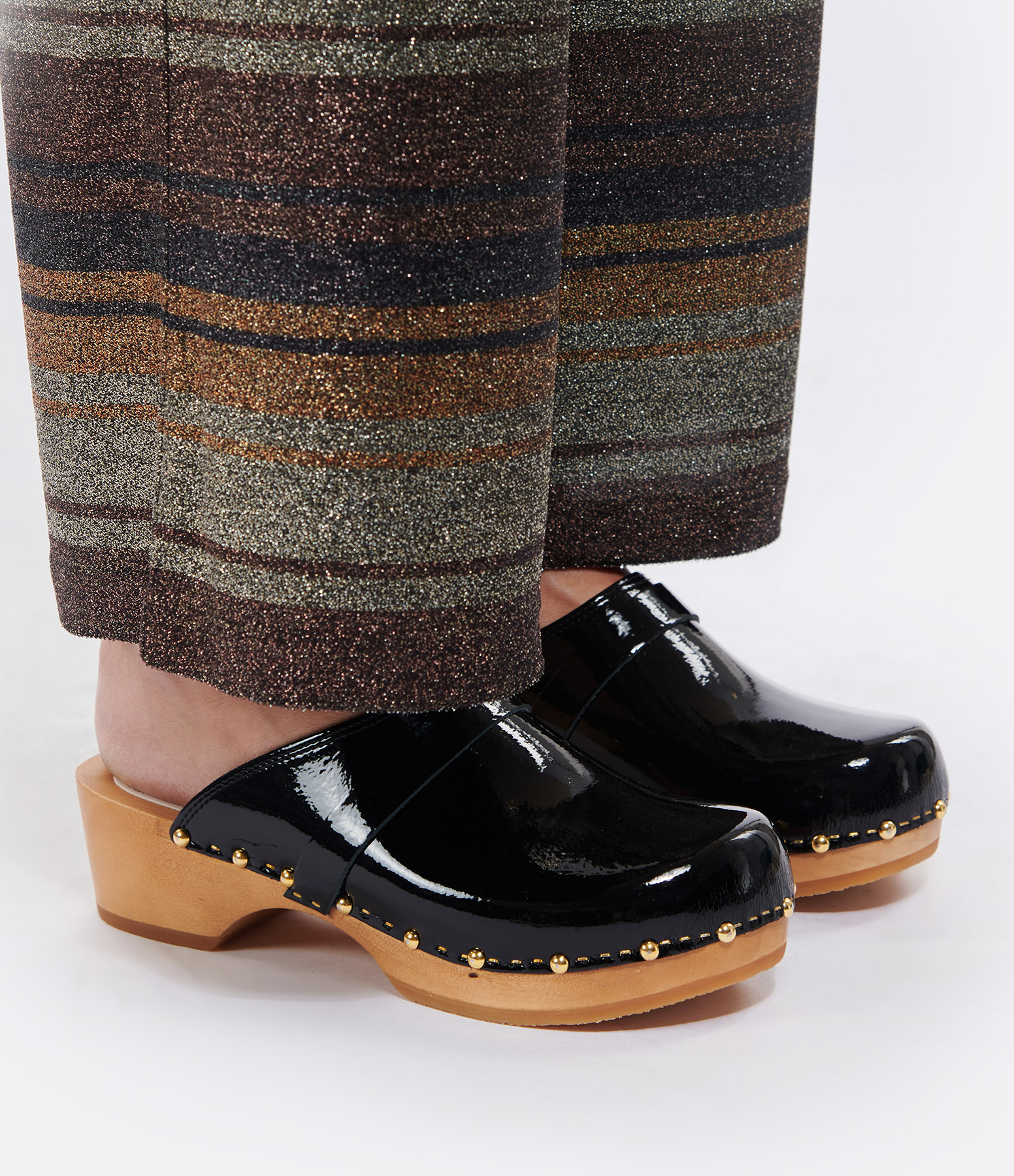 Yren Rock Clogs – Wood and Black Patent Leather