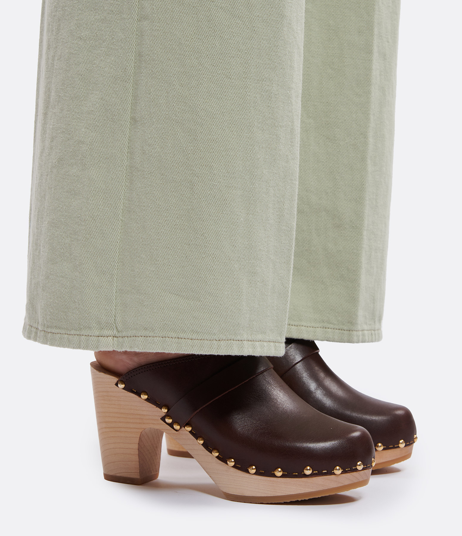 Yrma Rock Clogs – Wood and Chocolate-Coloured Leather