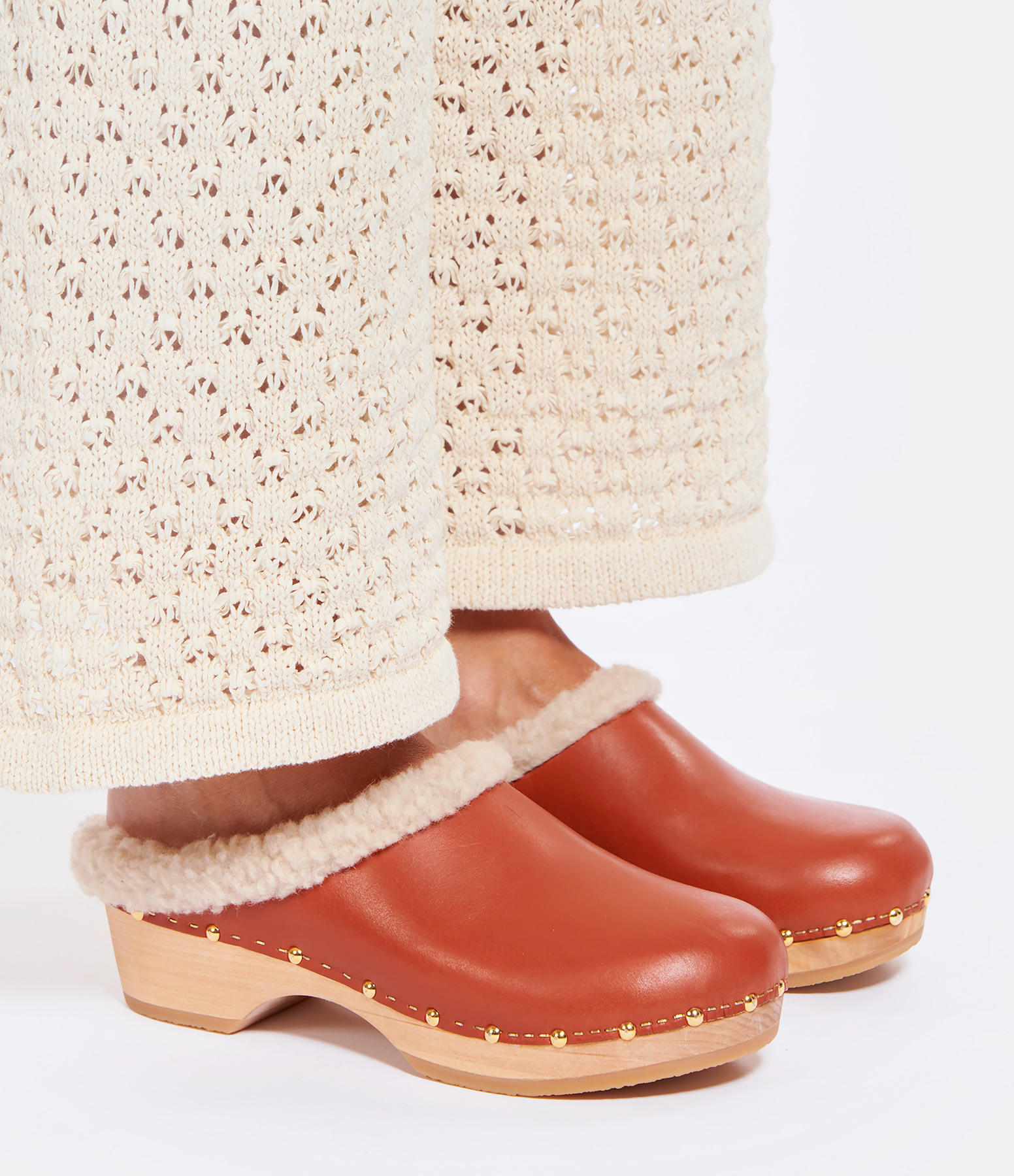 Yce Clogs – Wood and Leather in Brick Red