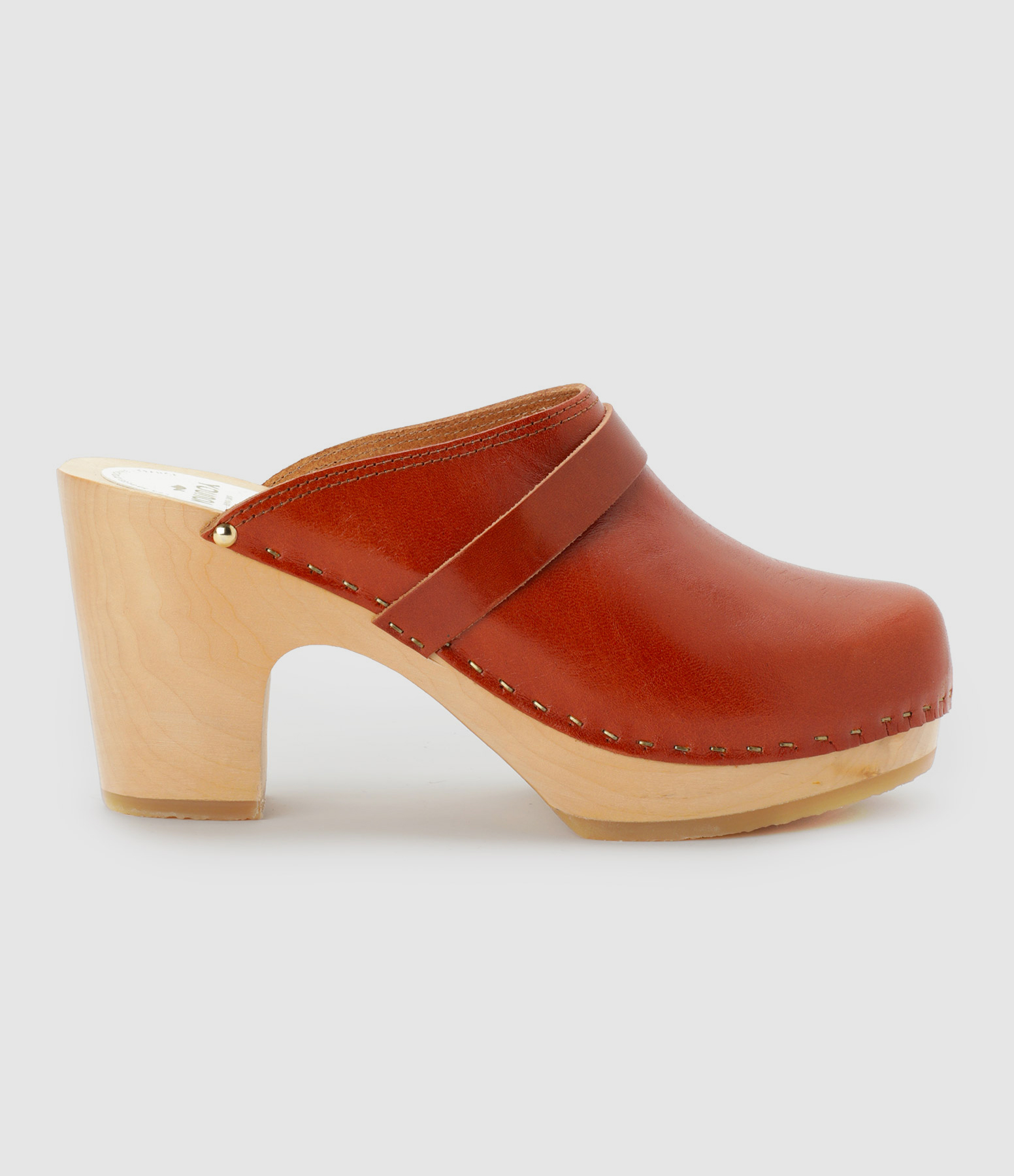 Yrma Clogs – Wood and Caramel-Coloured Leather