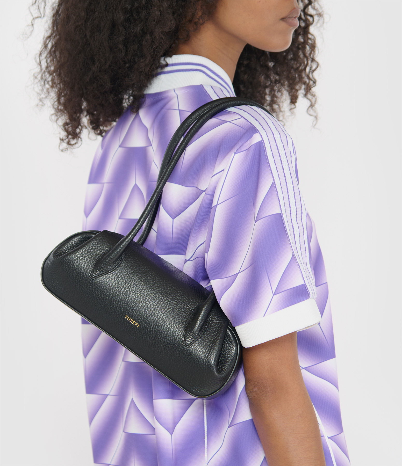 Oyster Mini Shoulder Bag in Black Grained Leather