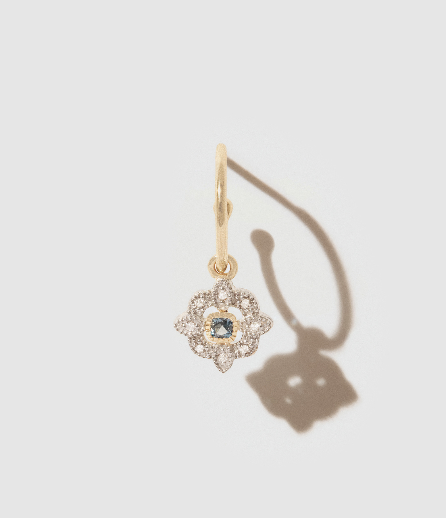 Boucle d'oreille Bettina Bleu Topaze (vendue à l'unité)