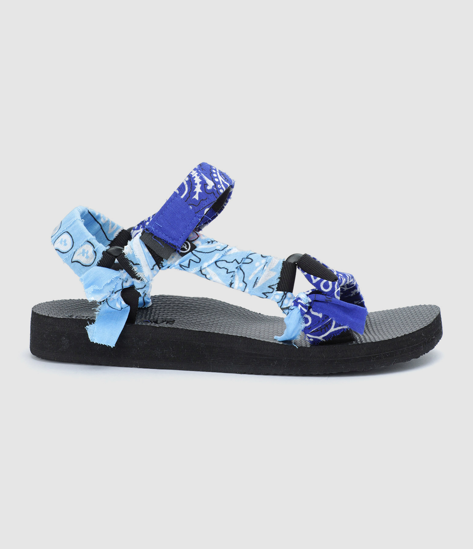Sandales Trekky Bleu, Collaboration Arizona Love x Véronika Loubry