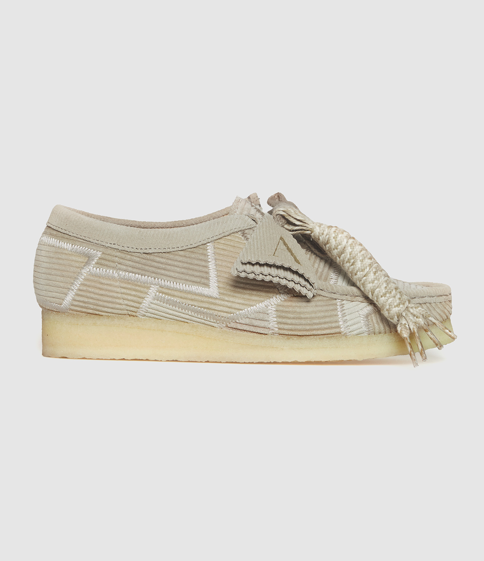 Mocassins Wallabee Beige Combi, Collaboration Clarks X Aleali May