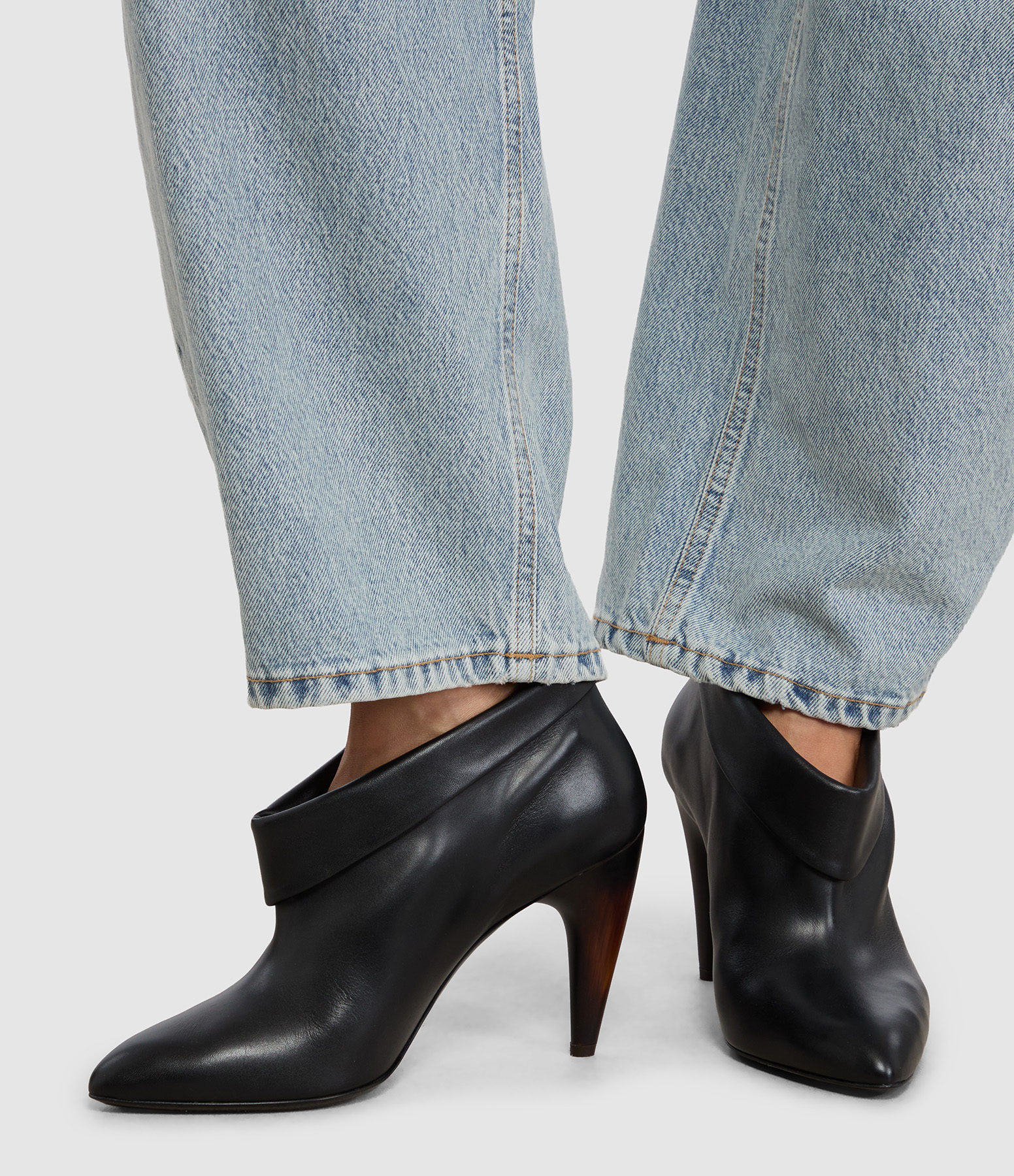 Bottes Janela Black, Défilé