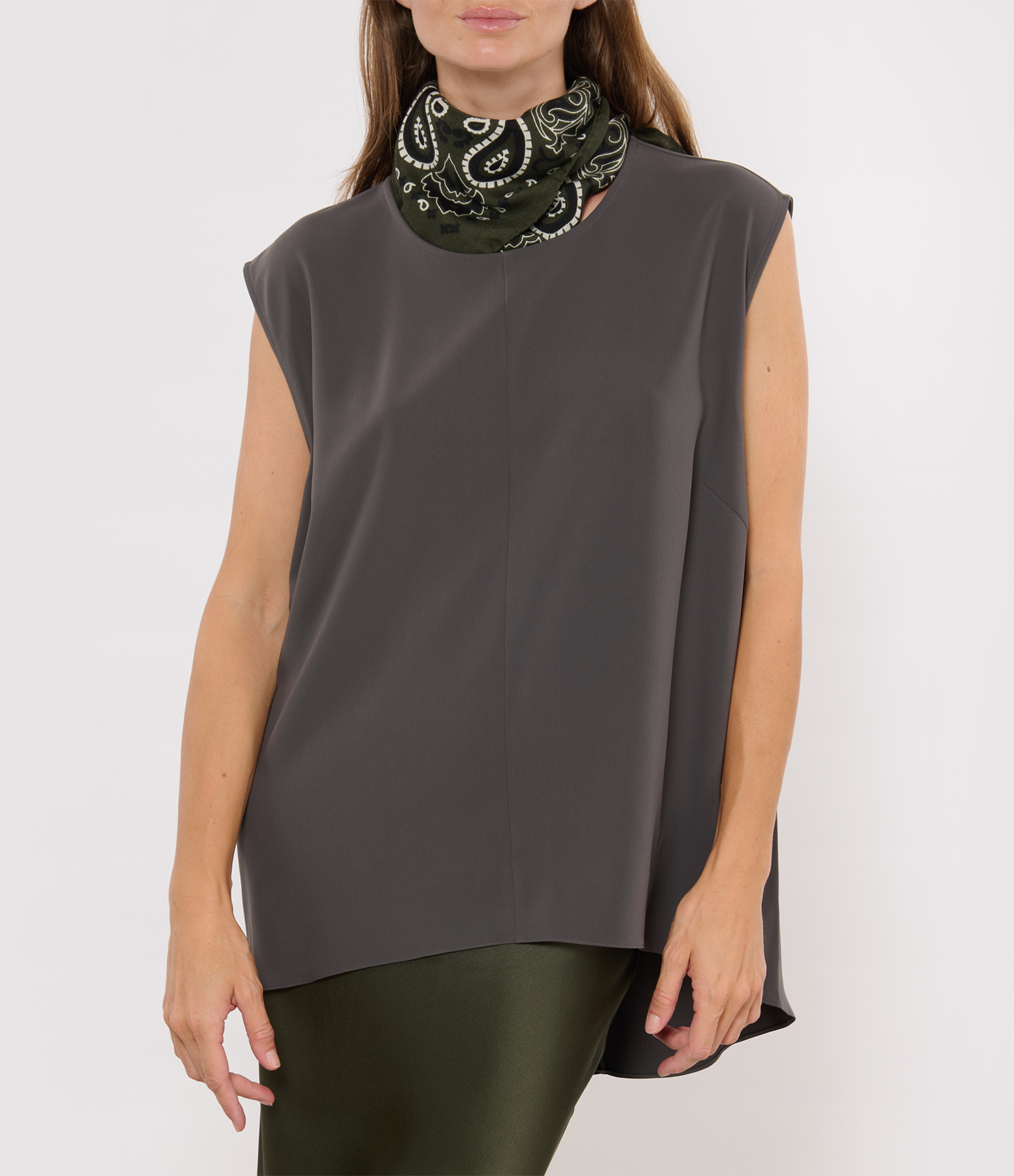 Top Sans Manches Satin Dark Grey