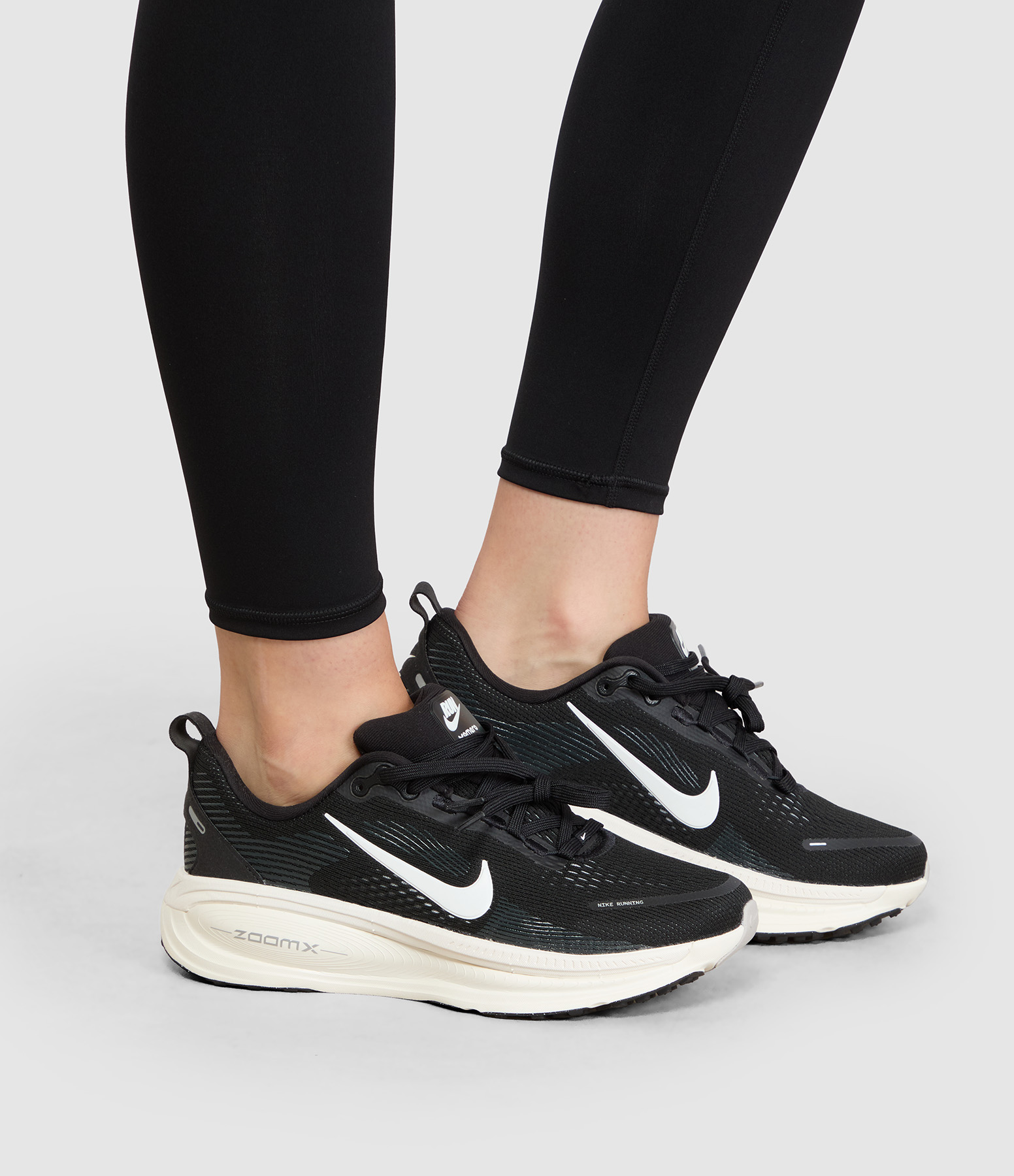 Baskets Vomero 18 Black Summit White-Coconut Milk Light Iron Ore Light Smoke Grey